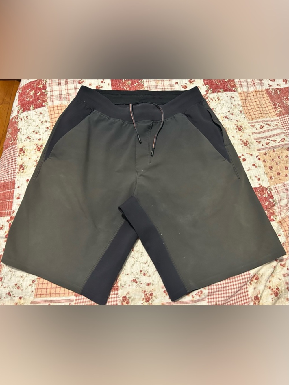 Mens Lululemon Pace Breaker shorts size L